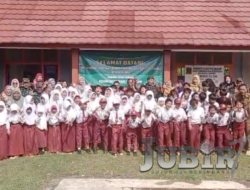 Koramil Surade Kunjungi Sekolah Terisolir di Sukabumi, Berikan Bantuan Makanan dan Motivasi