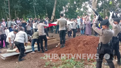 Didampingi Kapolsek Surade, Pemakaman Wakapolsek Ciputat Timur Penuh Tangis