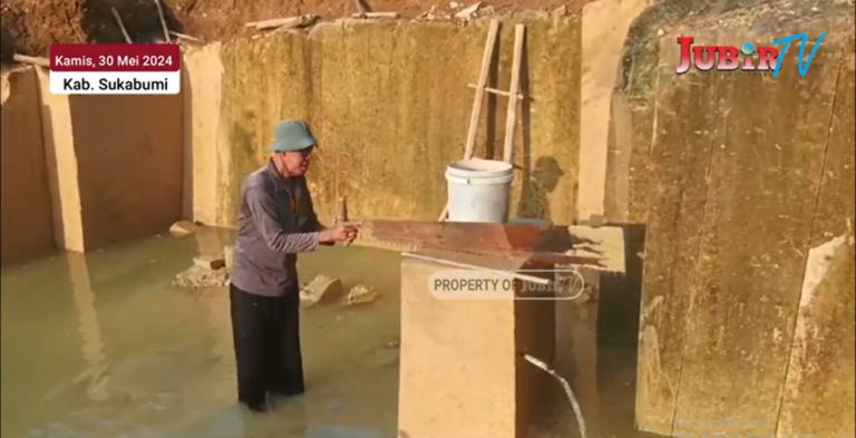 Buruh Batu Naik Haji. Kisah Lansia di Surade Sukabumi, yang Nabung Rp. 30 rb Setiap Harinya