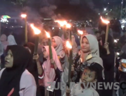 Peringati 1 Muharram 1446 H, Ratusan Warga Cisolok Gelar Pawai Obor