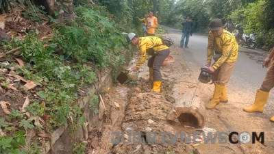 Antisipasi Banjir, UPTD PU Wilayah Jampangkulon Lakukan Pembersihan Irigasi