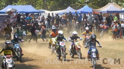 Puluhan Pembalap Grasstrack Rebutkan Piala Kapolsek Jampangkulon