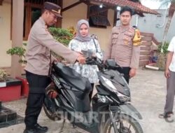 Polsek Jampangkulon Serahkan Motor yang Dicuri Kepada Pemiliknya