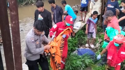 Mayat Bayi ‘Merah’ di Sungai Curug Caci Kota Sukabumi. Ada Luka Memar di Lehernya!