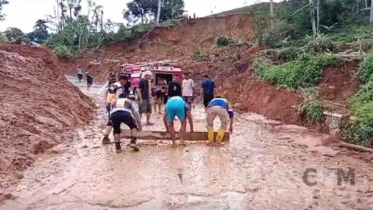 Hampir Sepekan Tertutup Longsor, Dinas PU Kabupaten Sukabumi Berhasil Buka Akses Lengkong-Cijaksa