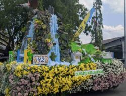 Mobil Hias DLH Sukabumi Tampilkan Pesan Konservasi di Karnaval Sukabumi Suka Bunga