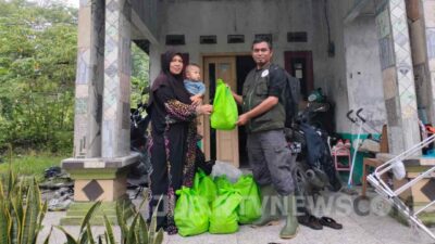 Adzkia Charity Bantu Korban Banjir Sukabumi berupa Bantuan Sembako Hingga Bersihkan Jalan Desa