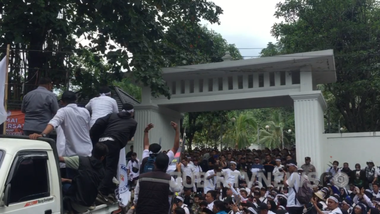 Kembali Aksi, Ribuan Guru Honorer Datangi DPRD Kabupaten Sukabumi Perjuangkan Nasib R3