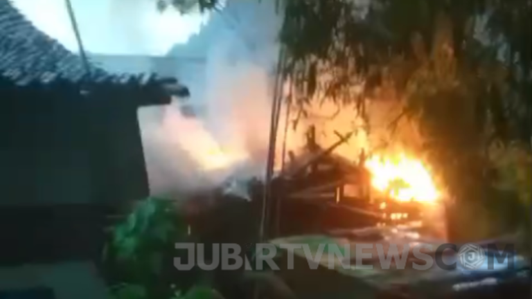 Ditinggal Antar Ketupat, Rumah Lansia di Simpenan Hangus Terbakar