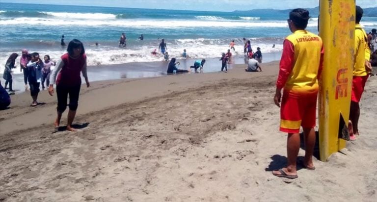 Dua Hari Berturut-turut, Balawista Selamatkan Wisatawan Terseret Ombak di Pantai Citepus Sukabumi