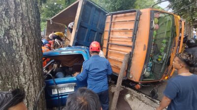 Truk Muatan Batu Terguling Timpa Mobil di Palabuhanratu Sukabumi, 4 Orang Tewas