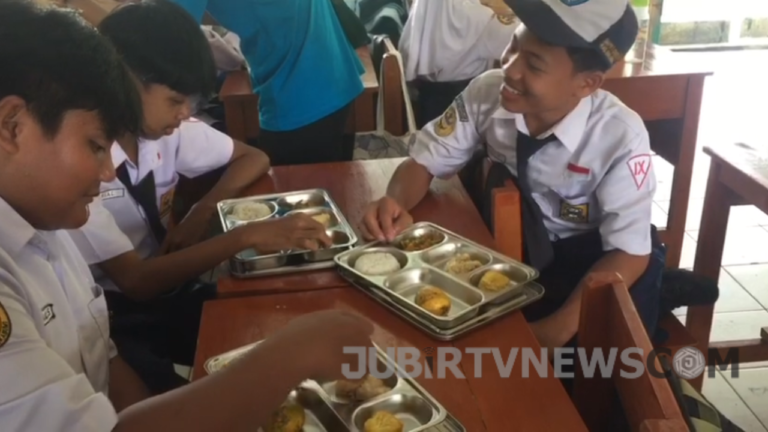 Kepsek SMPN 1 Cisolok Sukabumi ungkap Program MBG Bantu Pelajar Tidak Mampu