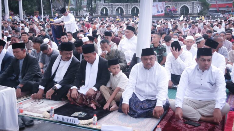 Salat Id di Palabuhanratu, Bupati Tegaskan Pentingnya Kebersamaan demi Sukabumi Mubarakah