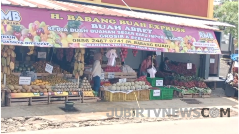 Berkah Ramadan, Toko Buah di Jampangkulon Laris Manis