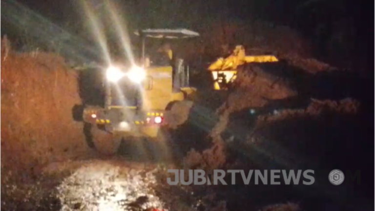 Evakuasi Longsor di Lengkong Sukabumi: Alat Berat Dikerahkan, Tiga Warga Hilang