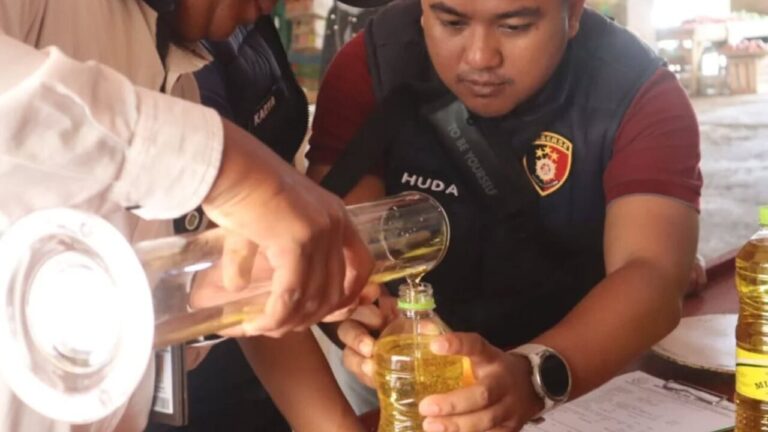 Sidak Pasar Gudang, Satgas Pangan Polres Sukabumi Kota Temukan Minyak Kita Tak Sesuai Takaran