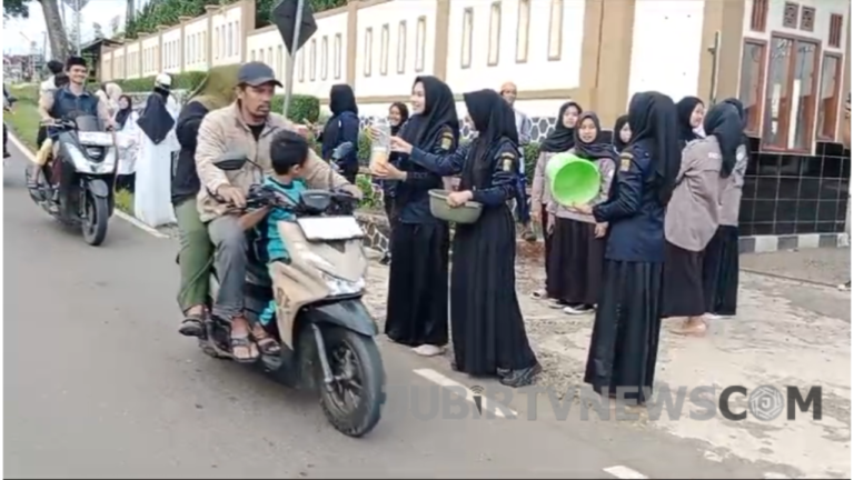 Aksi Peduli Ramadan, Pelajar SMAN 1 Jampangkulon Sukabumi Bagikan Ratusan Takjil