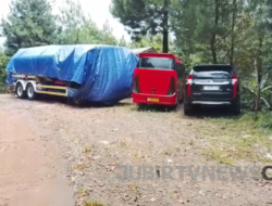 Enam Hari Terjebak Longsor di Kecamatan Lengkong Sukabumi, Minibus hingga Truk BBM Tak Bisa Melintas