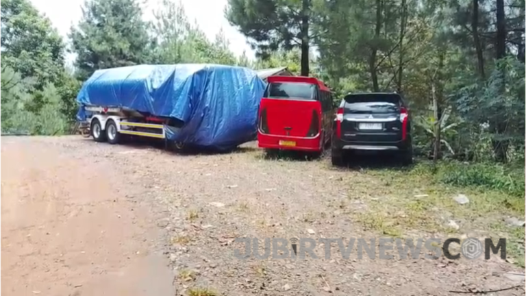 Enam Hari Terjebak Longsor di Kecamatan Lengkong Sukabumi, Minibus hingga Truk BBM Tak Bisa Melintas