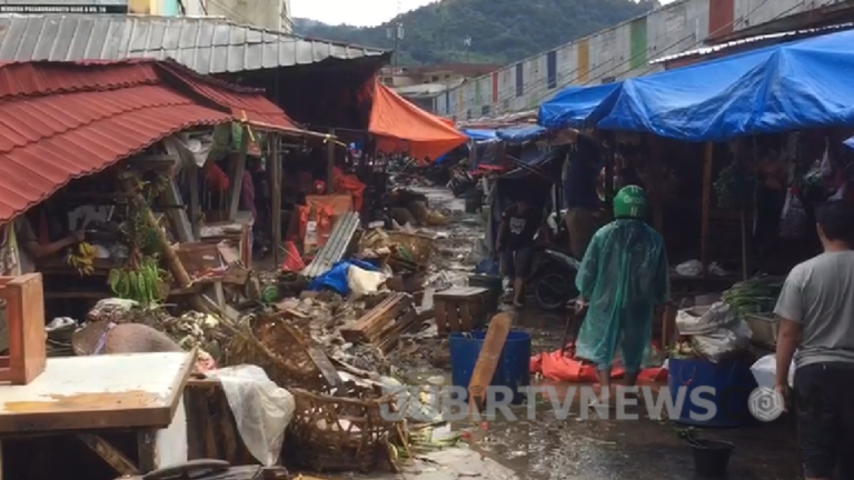 Banjir Terparah di Pasar Palabuhanratu: Jongko Pedagang Roboh, Aktivitas Lumpuh