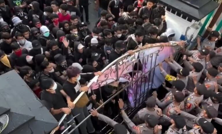 Aksi Mahasiswa Tolak UU TNI Ricuh, Ketua DPRD Kota Sukabumi Sebut ada Penyusup