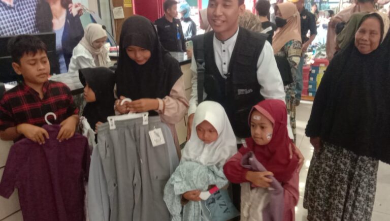 Jadi Inspirasi, Yayasan Jampang Bergerak Belikan Baju Lebaran Gratis untuk Anak Yatim