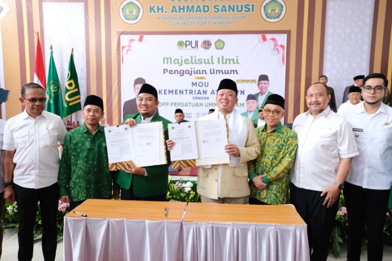 Menteri ATR Teken MoU dengan PUI di Sukabumi, Dorong Pemanfaatan Tanah Wakaf Secara Produktif