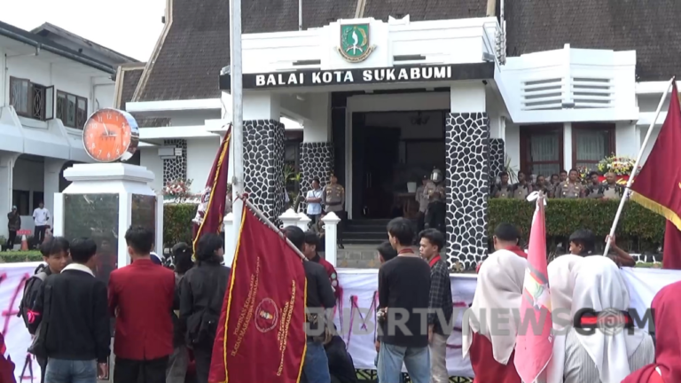 Kisruh Pengelolaan Dana Wakaf, Mahasiswa Gelar Unjuk Rasa di Balaikota Sukabumi