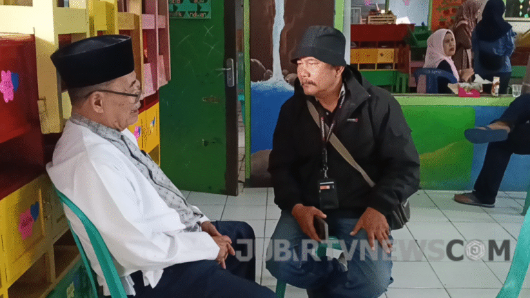 Bimbingan Haji Kloter 39, Calon Jemaah Sukabumi Jalani Vaksinasi dan Terima Perlengkapan