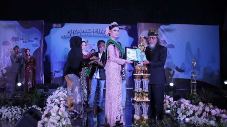 Siswi SMAN 1 Cisolok Raih Gelar Putri Nelayan Palabuhanratu Sukabumi 2025