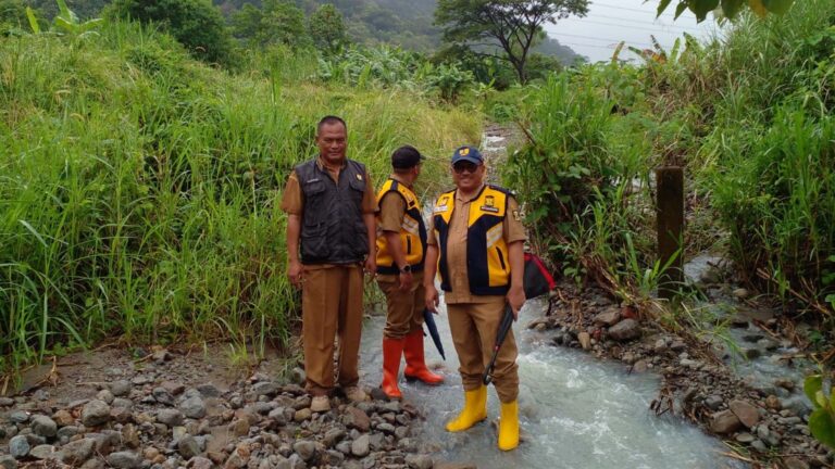 Dinas PU Sukabumi Tinjau Irigasi Lapang Cangehgar, Siapkan Normalisasi Sungai