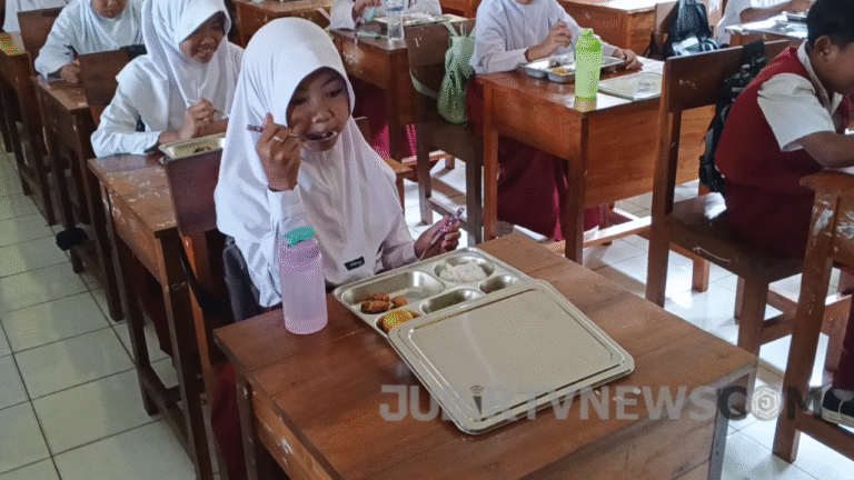 Program MBG Tahap Dua di Surade Sukabumi, 3.374 Paket Makanan Dibagikan