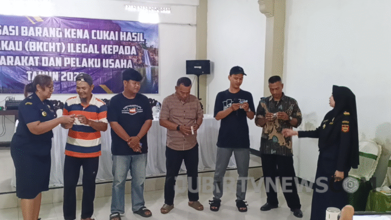 Perangi Rokok Ilegal, Bea Cukai Edukasi Warga Surade Sukabumi