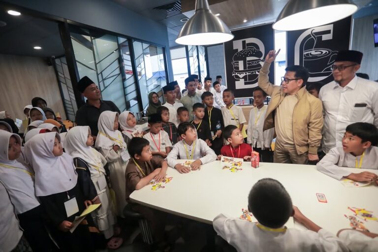 Momen Cak Imin Berbagi Berkah dan Kebahagiaan dengan Anak Yatim Sukabumi