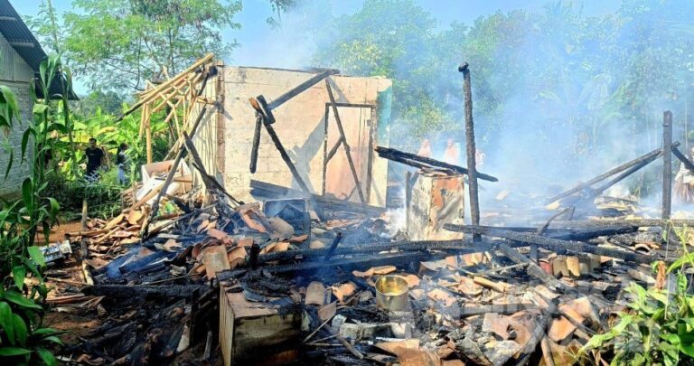 Rumah Janda Lansia di Warungkiara Sukabumi Ludes Terbakar, Diduga Akibat Korsleting Listrik