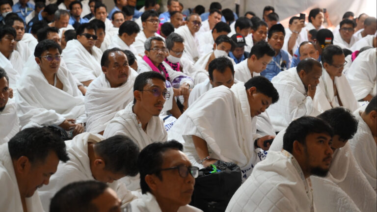 Puncak Haji di Arafah dan Muzdalifah Tuntas, Jemaah Indonesia Lanjutkan Prosesi di Mina