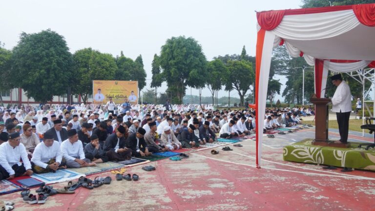 Idul Adha 2025, Bupati Sukabumi Sampaikan Pesan Kebersamaan saat Salat di Ponpes Assalam Putri