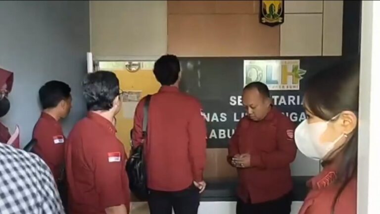 Penggeledahan Kantor DLH Sukabumi, Kejari Kumpulkan Bukti Dugaan Korupsi Truk Sampah