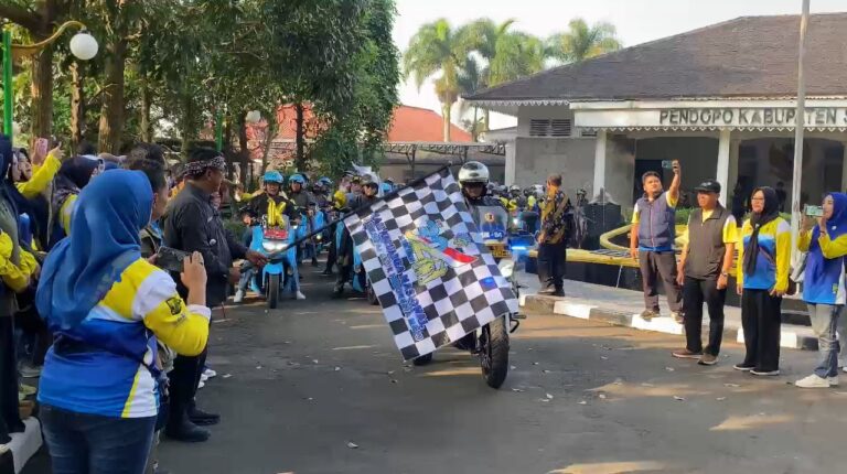 Peringati Harganas ke-32, Bupati Sukabumi dan DPPKB Lepas Kirab serta Bagikan Bantuan untuk Tekan Stunting