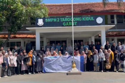 Tim Administrasi Pendidikan FIP UPI menggelar kegiatan Pengabdian kepada Masyarakat di SMPN 2 Tarogong Kidul Garut. | Foto: Ist