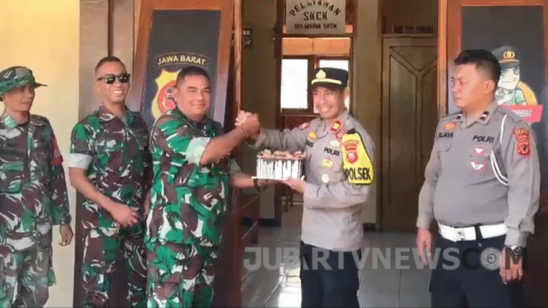 Wujud Sinergi, Koramil 0622-13/Jampangkulon Beri Kejutan Ucapan HUT Bhayangkara ke-79