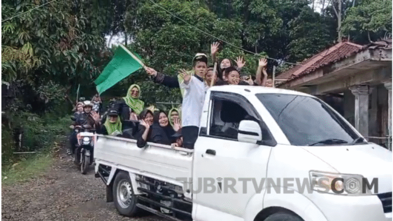 Puluhan Kendaraan Turut Ambil Bagian Dalam Pawai Gebyar 1 Muharram Meriahkan Desa Mekarjaya Sukabumi