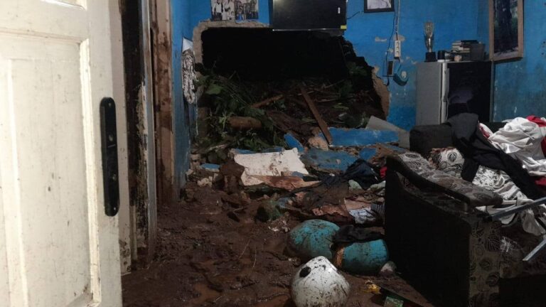 Hujan Deras Picu Longsor di Bojonggenteng Sukabumi: 1 Orang Meninggal, 2 Terluka