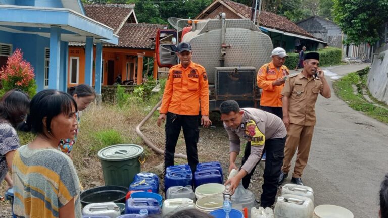 BPBD Petakan Ancaman Kekeringan, Distribusi Air Bersih Dimulai dari Cikakak dan Cibadak