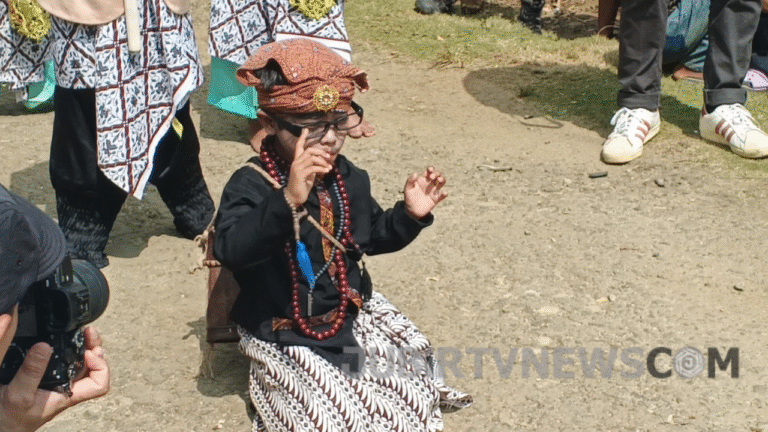 Lengser Cilik Dari Ciracap Sukabumi, Samsul Curi Perhatian Di Festival Budaya Anak Pesisir Series III