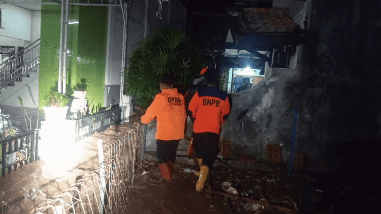18 Rumah Terdampak Banjir di Ciseureuh Sukabumi, Wakil Wali Kota Soroti Pengelolaan Sampah dan Pastikan Penanganan Cepat