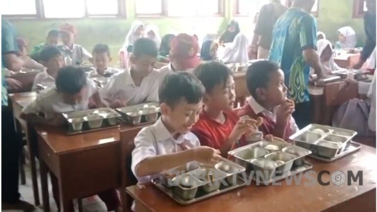 Video: Program MBG Diluncurkan di Cimanggu Sukabumi, Disambut Hangat Pelajar dan Guru