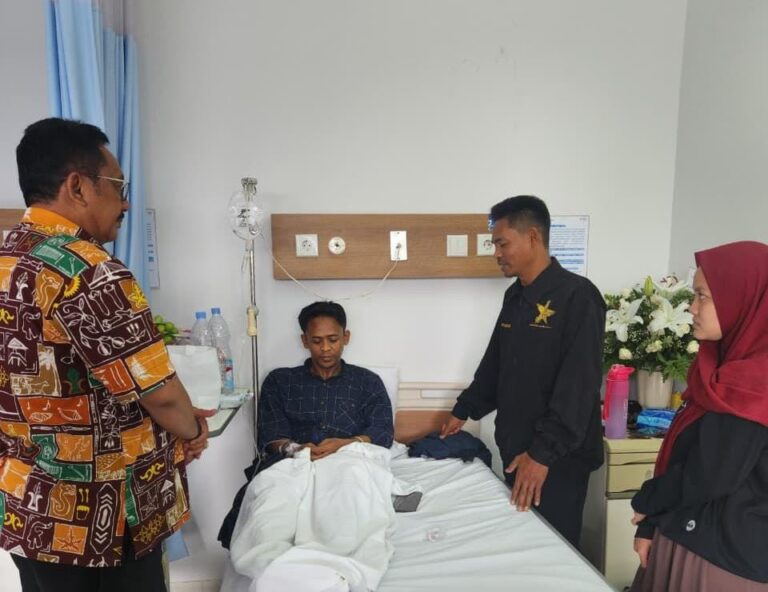 Bupati Sukabumi Jenguk Ojol Asal Cikidang Korban Kericuhan Demo di Jakarta