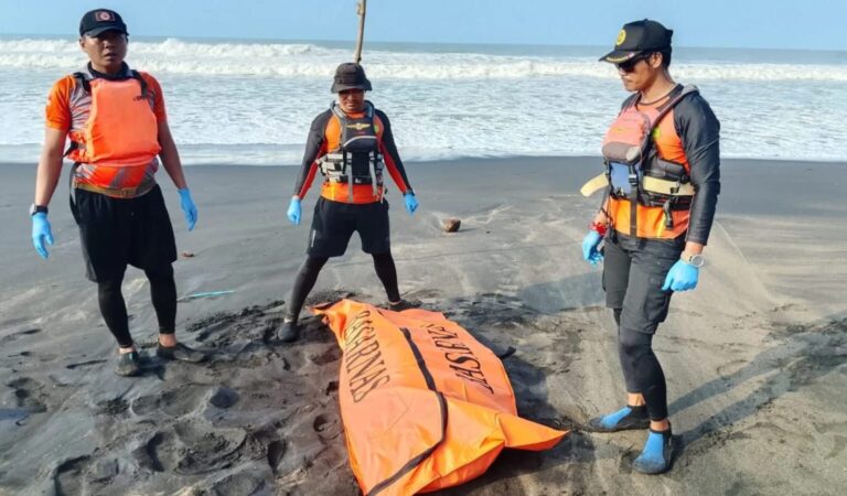 Nelayan yang Hilang Dihantam Ombak Laut Tegalbuleud Sukabumi Ditemukan Tewas