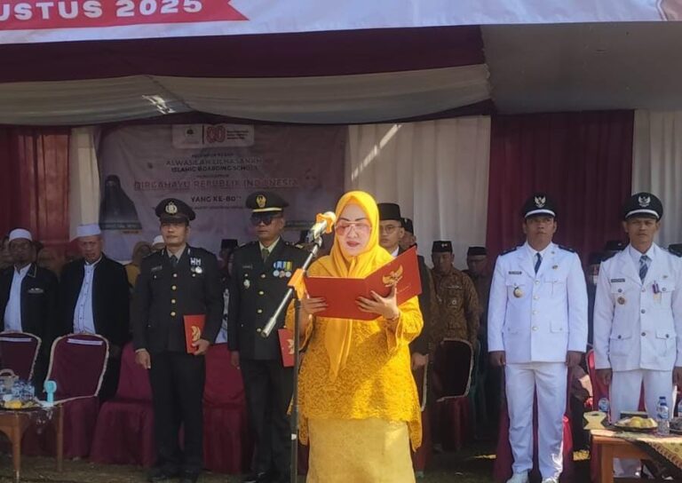 Peringatan HUT RI ke-80 di Warungkiara Sukabumi, Dewan Rika Bacakan Teks Proklamasi